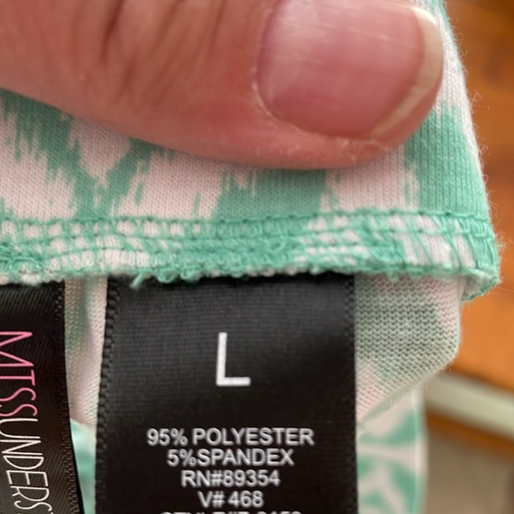 NWT long green and white skirt with elastic waist - Picture 3 of 3